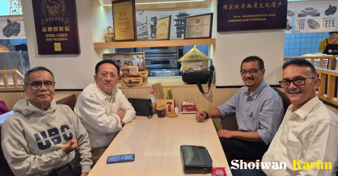 PERJALANAN PANJANG DARI KUNMING KE LIJIANG DAN MOSUO