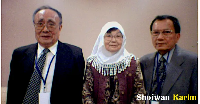 Prof.. Dr. Haji Yahya Snober Lin Song bersama isteri Hajjah...
