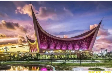 Masjid Raya Sumbar (Kredit Foto: Internet)